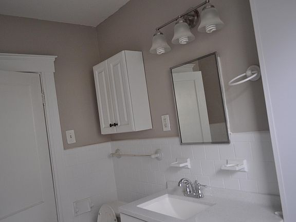 5th image of 8 Bentley St #8