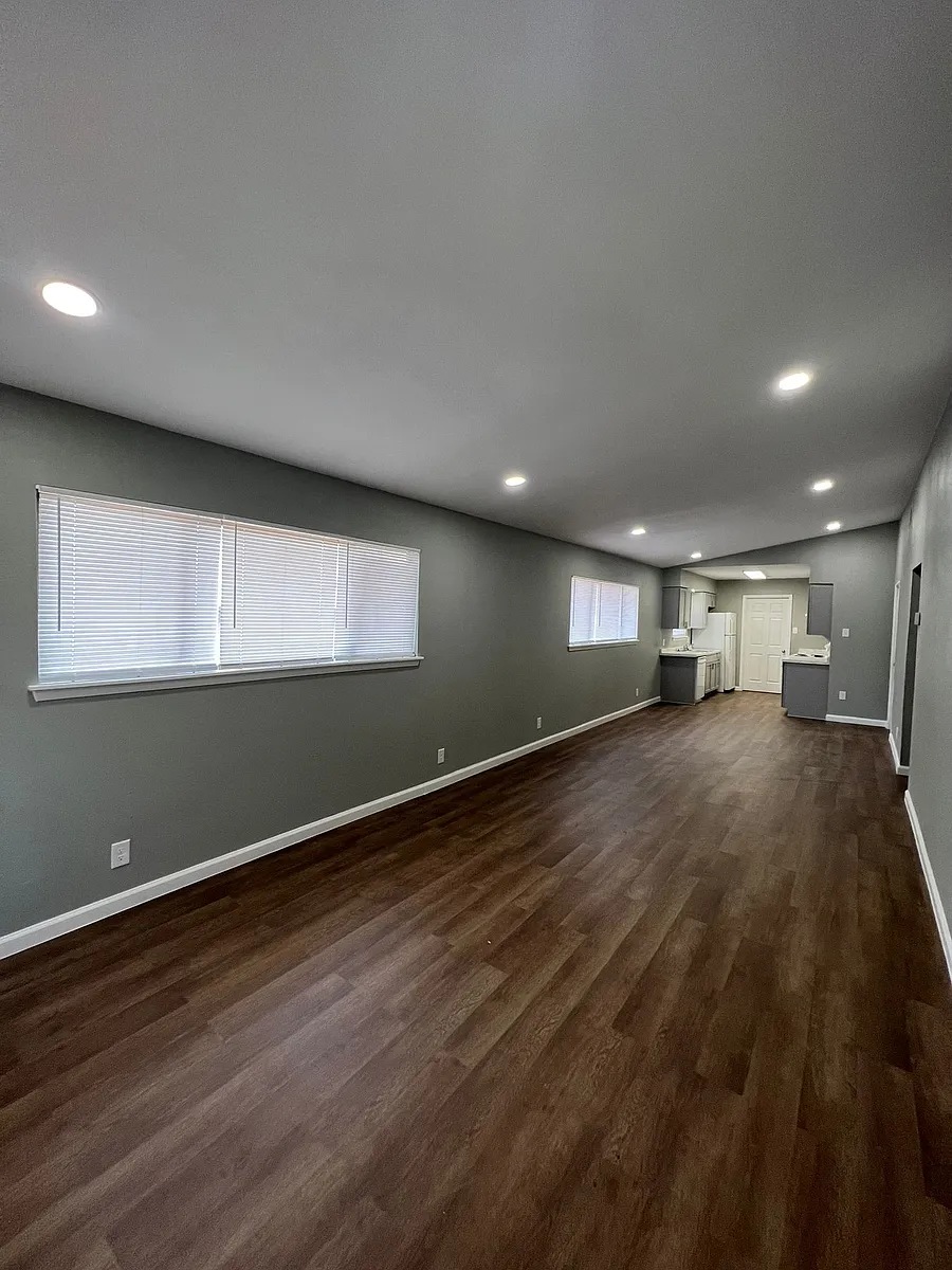 Building Photo - 568 Gilbert Ln #566