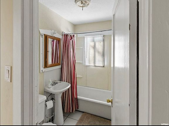 5th image of 604 S Park St