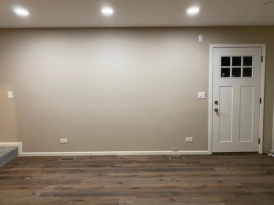 1st image of 325 Meadow Ct #325