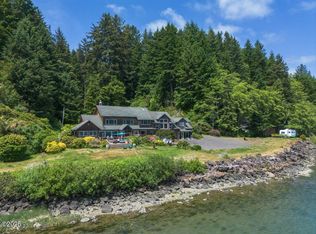 944 N Bayview Rd, Waldport, OR 97394
