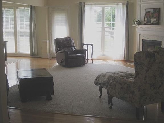 Great Room w Gas Fireplace