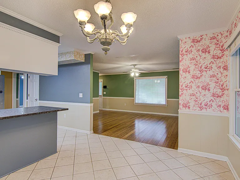 2315 Treetop Ln — Photo 15