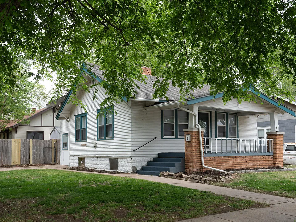 557 S Chautauqua Ave