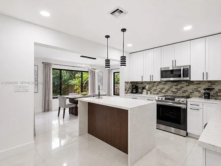 400 NW 30th Ct — Photo 12