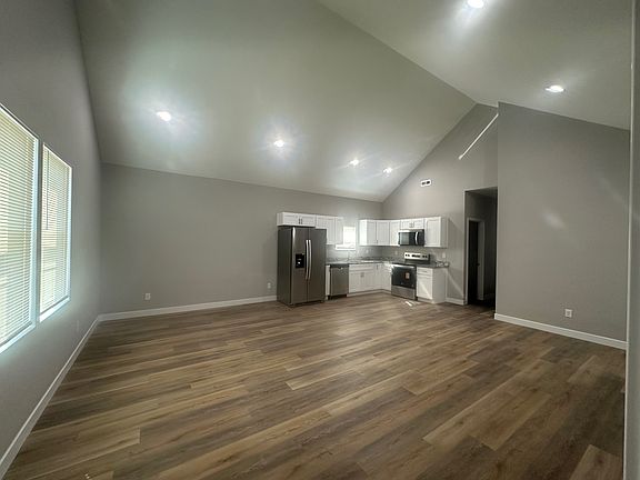 3rd image of 2612 Boulevard Pl Unit B