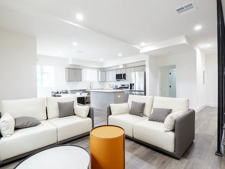 2233 S Longwood Ave #2 — Photo 9