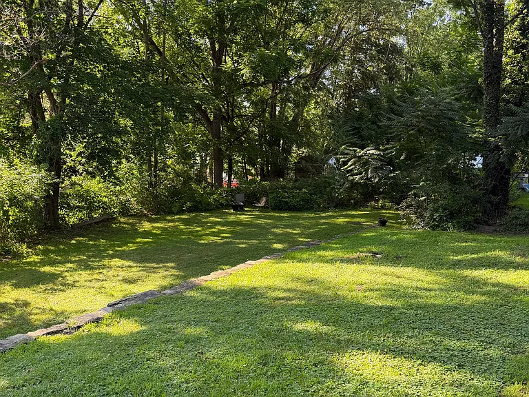 1 1/2 Tyler Ave #A — Photo 12
