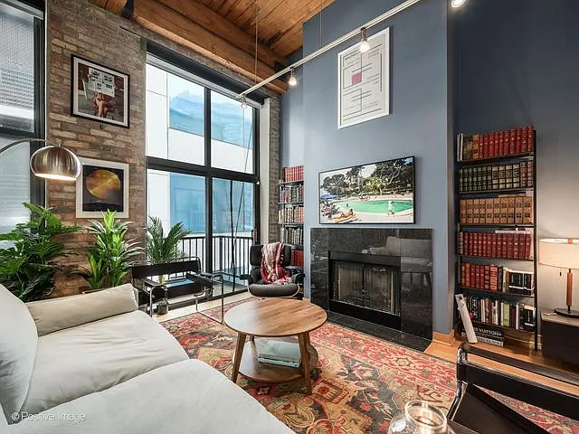 300 W Grand Ave #601 — Photo 10