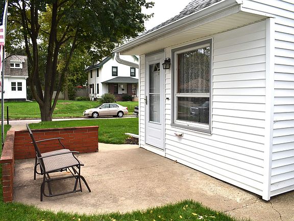 4th image of 3915 5th Ave