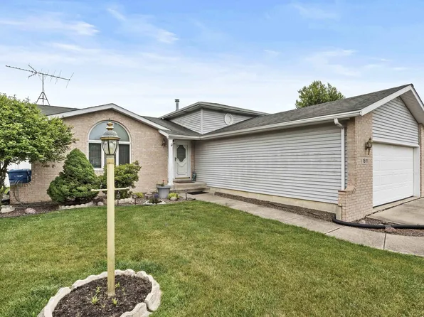 1511 Cozy Ln, Dyer, IN 46311