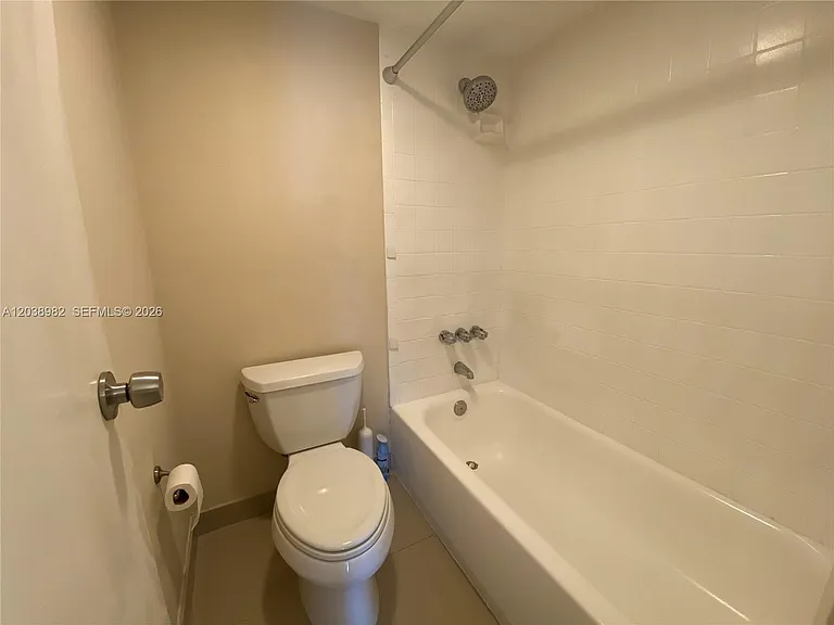 3401 N Country Club Dr #504 — Photo 8