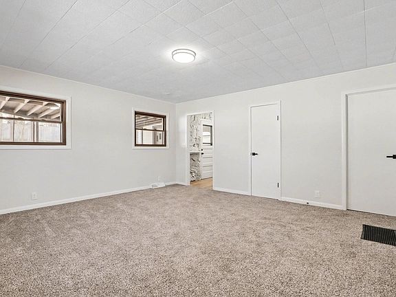 3rd image of 629 Thornton St