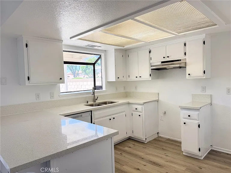 1040 Chagal Ave — Photo 7