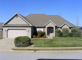 1002 Daniel Ln, Pea Ridge, AR 72751