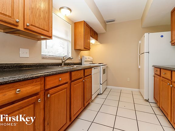 5th image of 17395/403 Dumont Dr