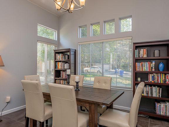4th image of 914 E Redwood Cir