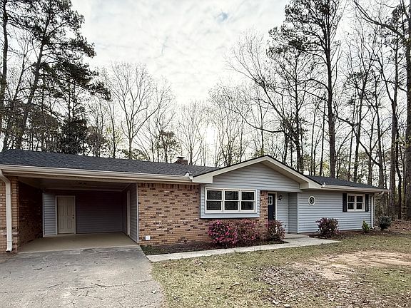 3rd image of 402 Ginger Cir