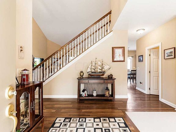 4th image of 6744 Burnside Ln