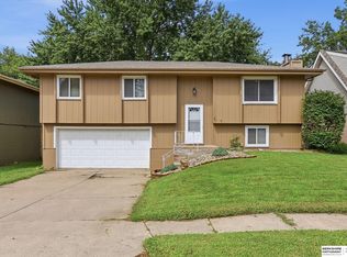 11568 Rambleridge Rd, Omaha, NE 68164
