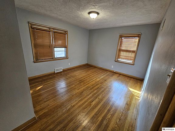 4th image of 1949 N Park Ave