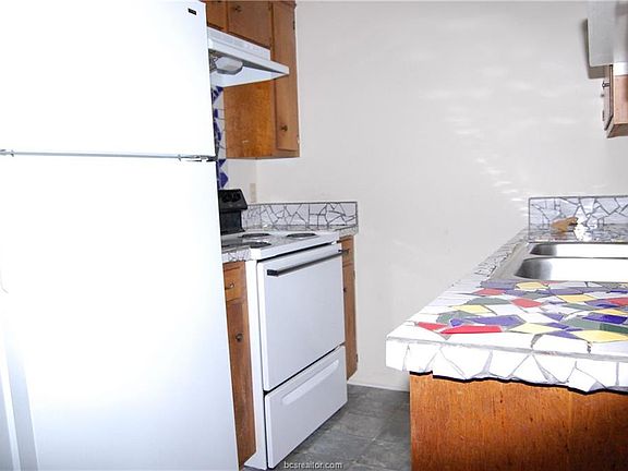 5th image of 715 Llano Pl