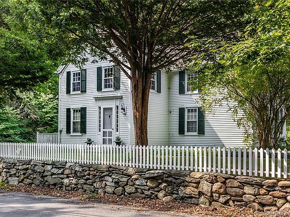 3rd image of 115 River Rd