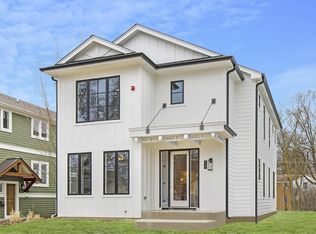 717 Meadow Ln, Libertyville, IL