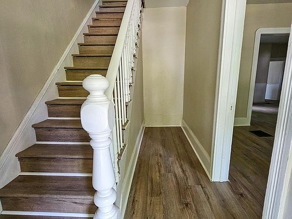 2nd image of 511 W Clinton St #511