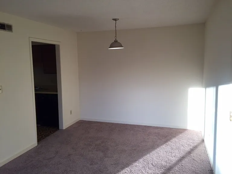 415 Laurel Ave W — Photo 12