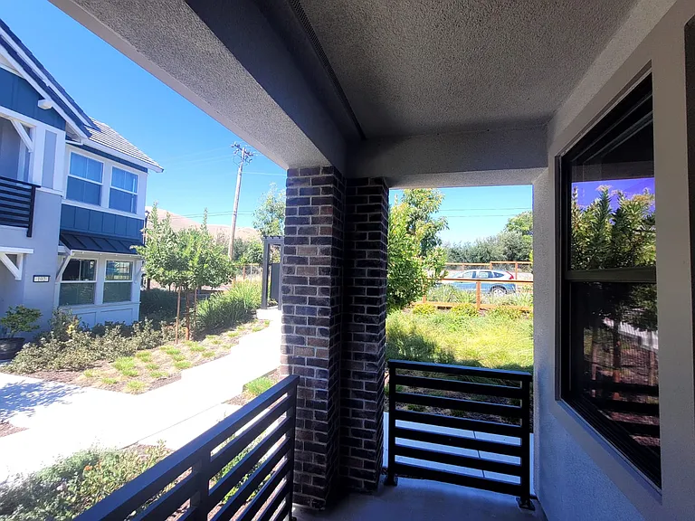 107 Limelight Ter — Photo 3