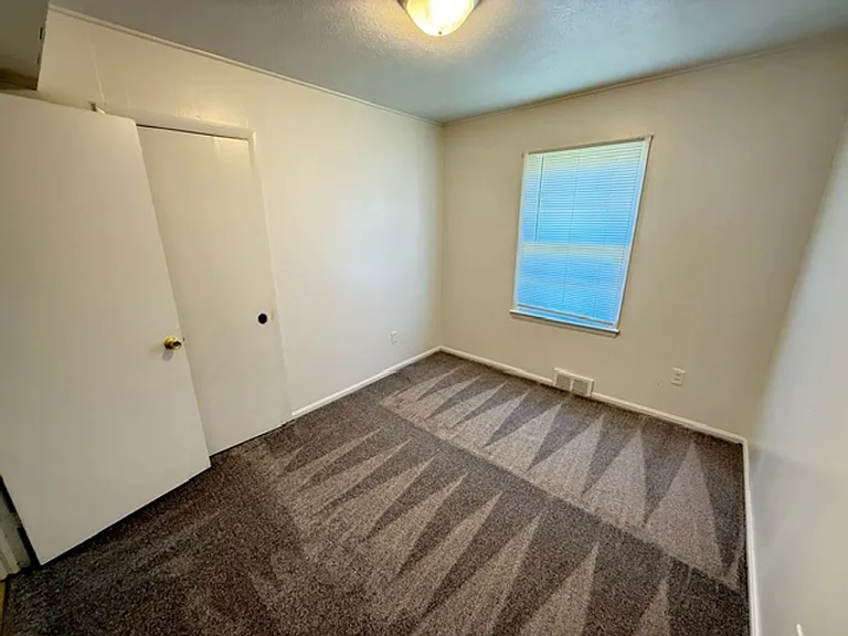 1300 Lola Ave — Photo 7