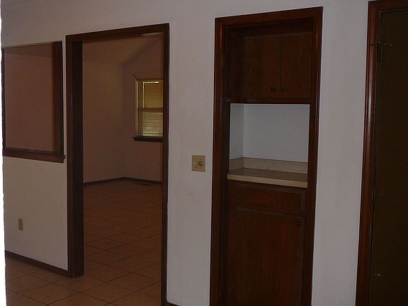4th image of 16900 Cedarwood Dr