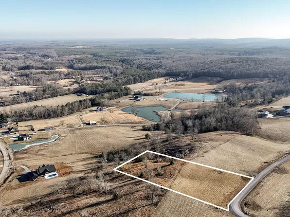 181 Snowy Meadow Ln, Soddy Daisy, TN 37379