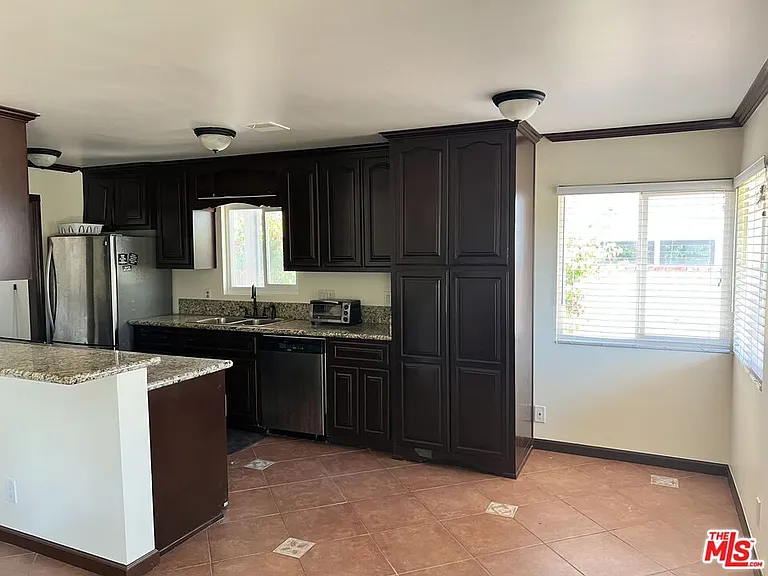 21963 Strawberry Ln — Photo 6