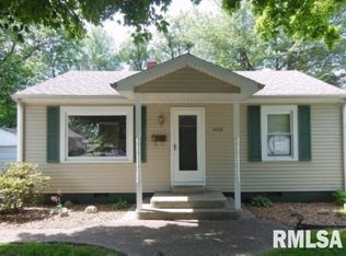 1208 W Market St, Taylorville, IL 62568