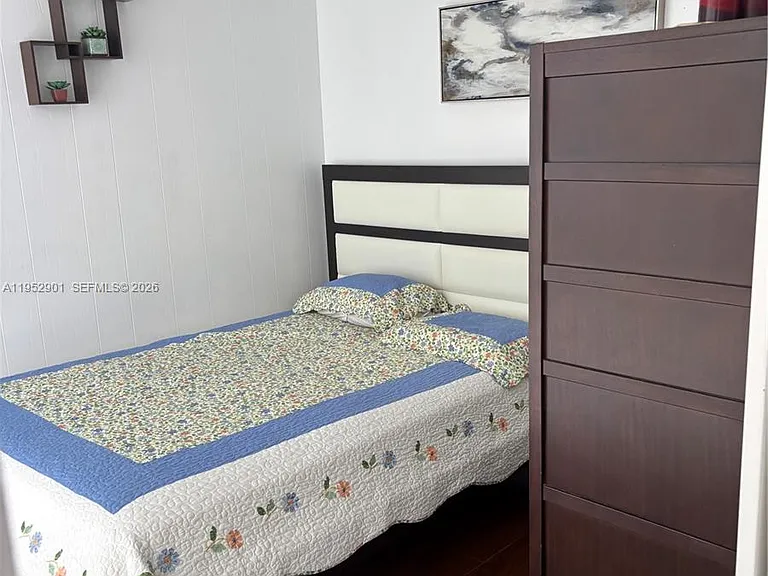 800 Parkview Dr #823 — Photo 5