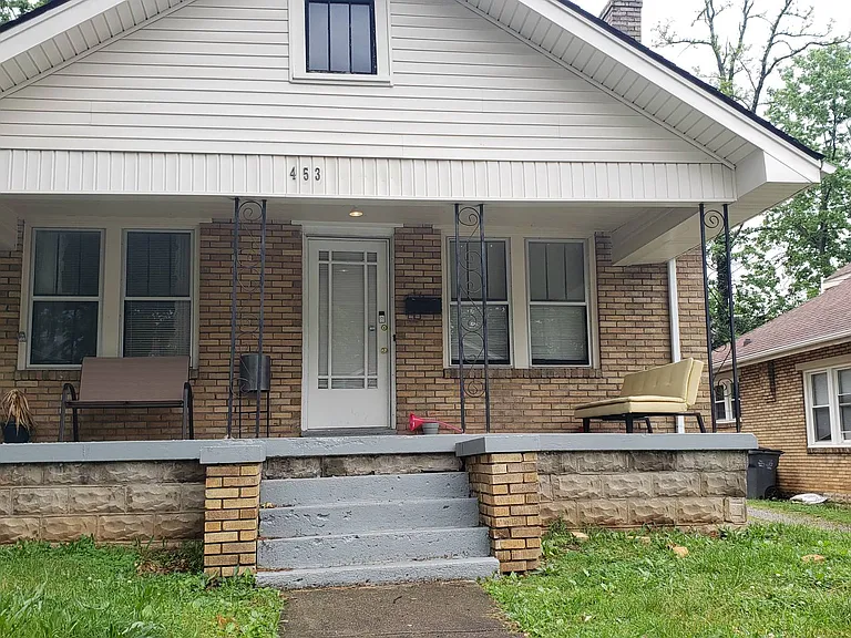 453 Oldham Ave — Photo 1