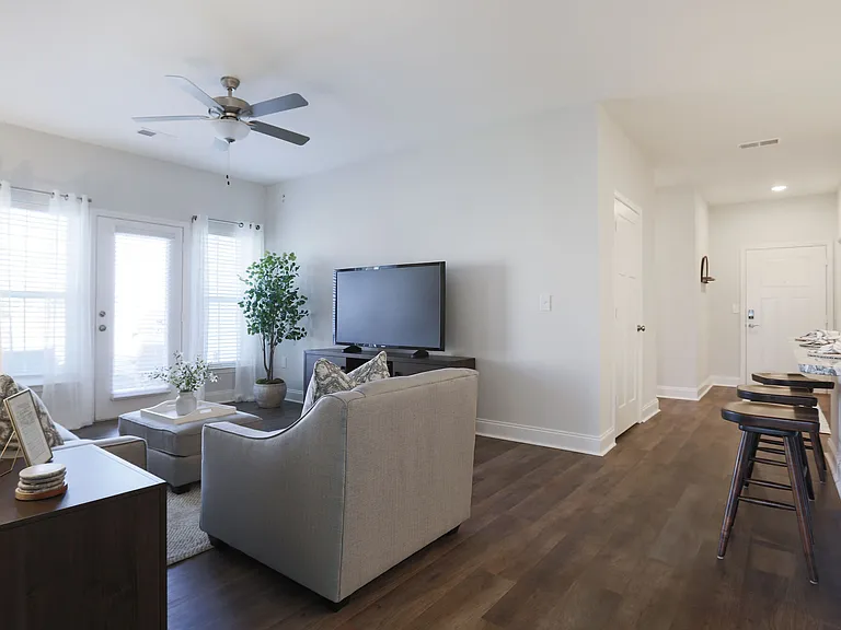 Hathaway at Kingsley Place — Photo 9