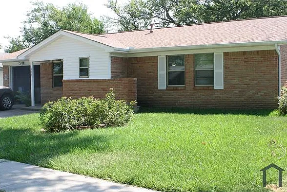 803 Memorial Dr — Photo 1