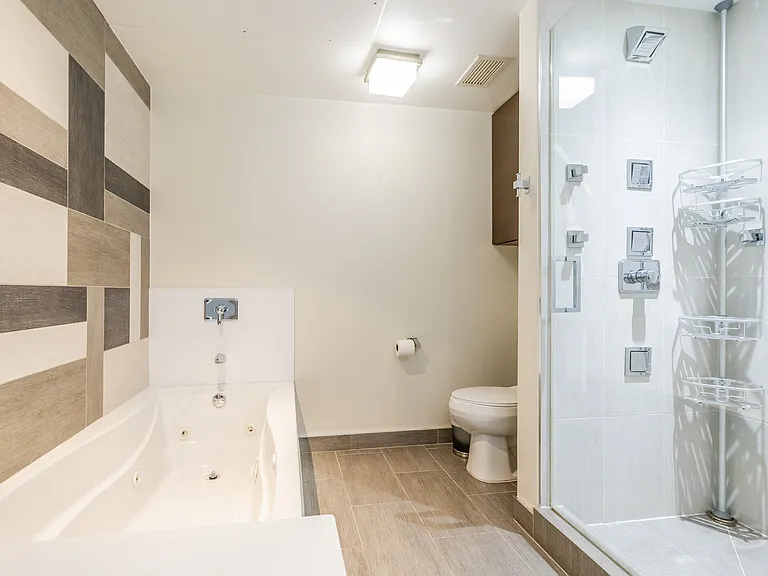 21 E Huron St #1207 — Photo 35