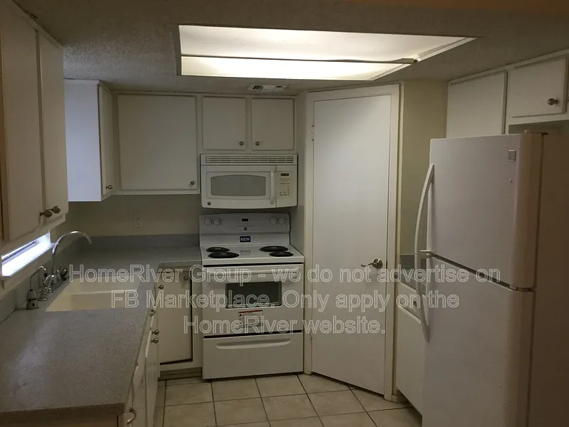 3 bed, 2.0 bath, 1426 sqft, $1,550 — Photo 3