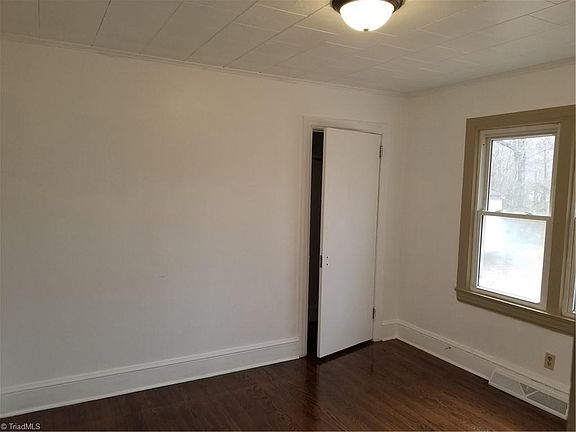 4th image of 314 S Asheboro St