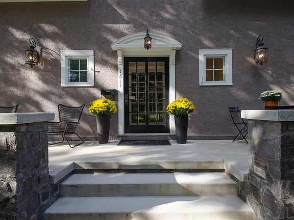4th image of 1611 Wells St