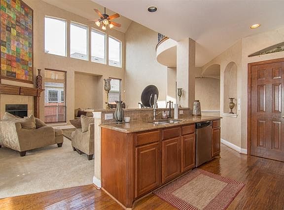 5th image of 1601 Thornberry Dr