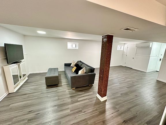 2nd image of 7854 W Cahill Ter