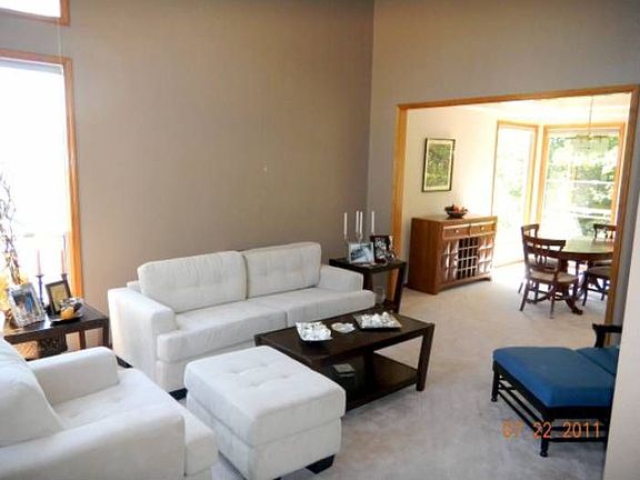 2 story vaulted livingrm