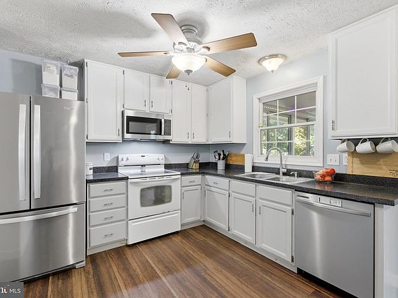4th image of 1822 Severn Hills Ln