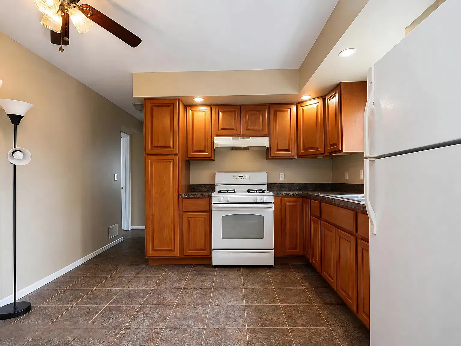 139 Lamoka Ave — Photo 4