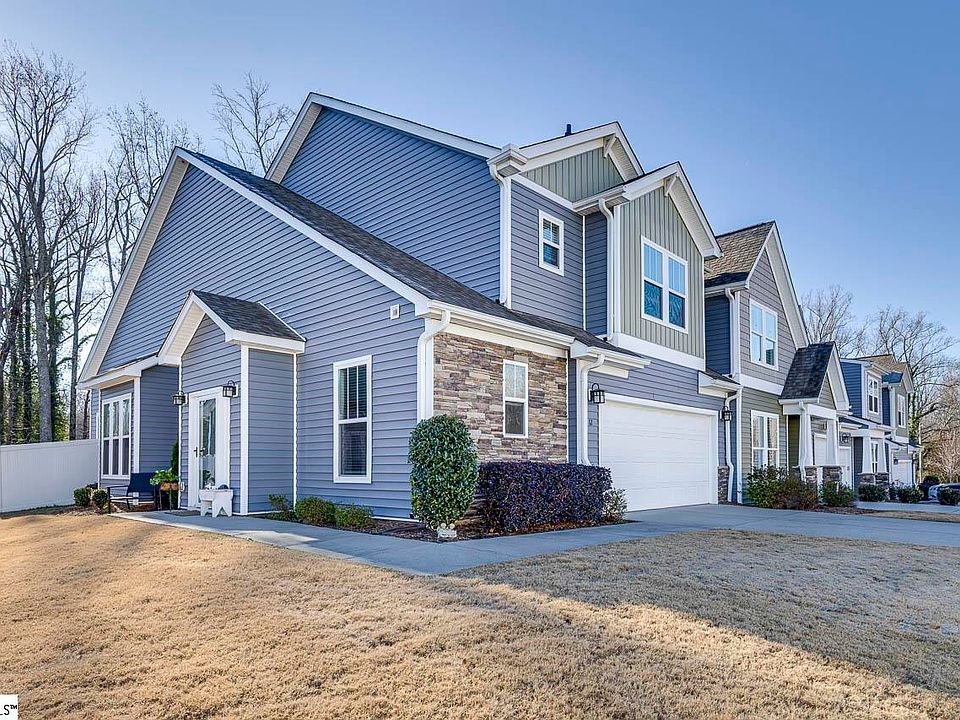 1st image of 12 Creekhaven Ln